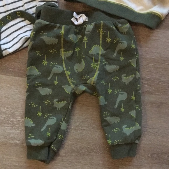 Cat & Jack matching set onesie, sweatshirt, pants - Picture 4 of 4